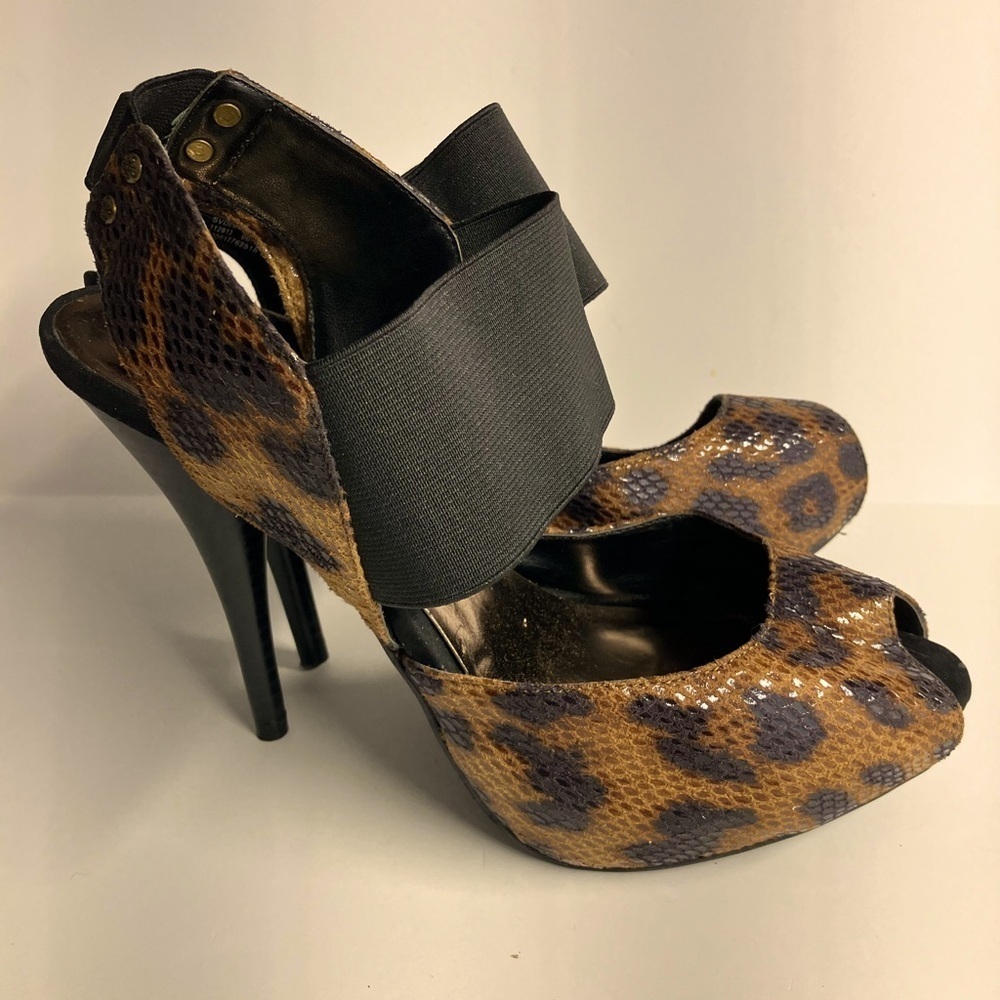 Simply Vera Vera Wang Women’s Peep Toe Stiletto Heels, Size 8 Med, Animal Print